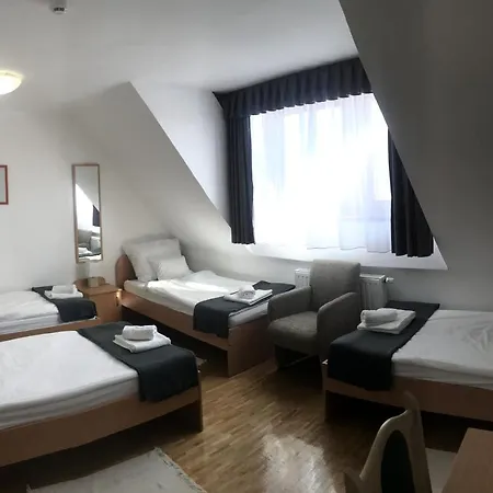 Huszarvar Kastelyszallo