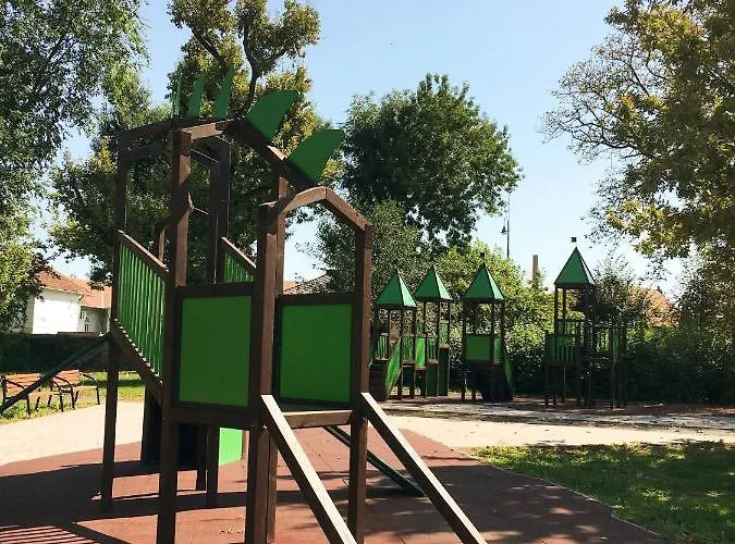 Hotel Huszarvar Kastelyszallo Szerencs