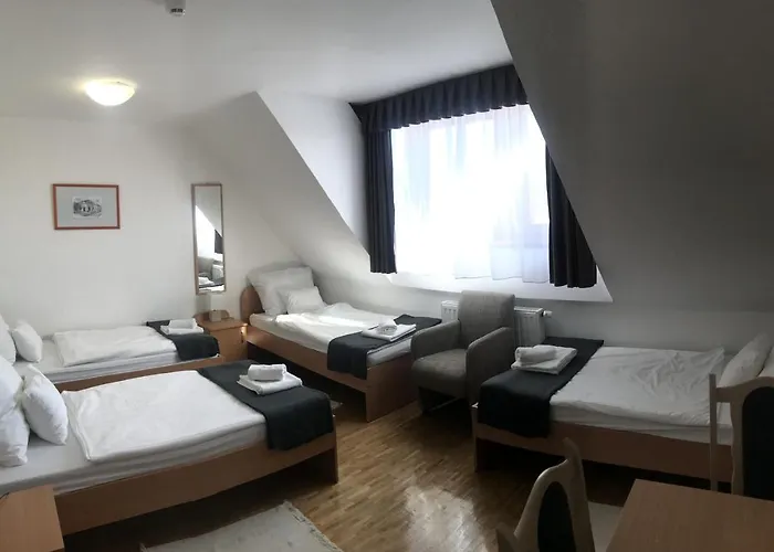 Huszarvar Kastelyszallo