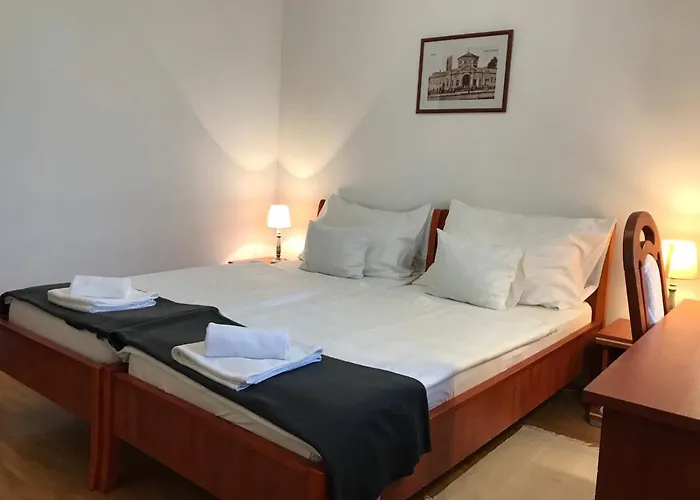 Hotel Huszarvar Kastelyszallo